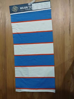 Un bon prix. Tissu tricoté rayé sain, résistant à l'usure et aux rides, pour le tissu français en ligne