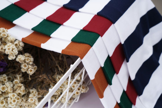 Un bon prix. Tissu tricoté rayé résistant à l'usure pour T-shirt en ligne