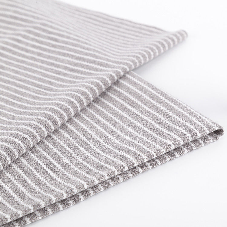 Tissu tricoté à rayures de plusieurs couleurs