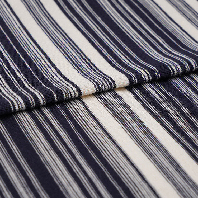 Tissu à rayures doux et à la mode 100% coton lisse pour T-shirt