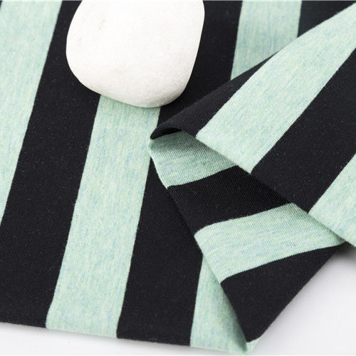 Prise en charge de la personnalisation et des couleurs vives Tissu tricoté rayé adapté à la peau