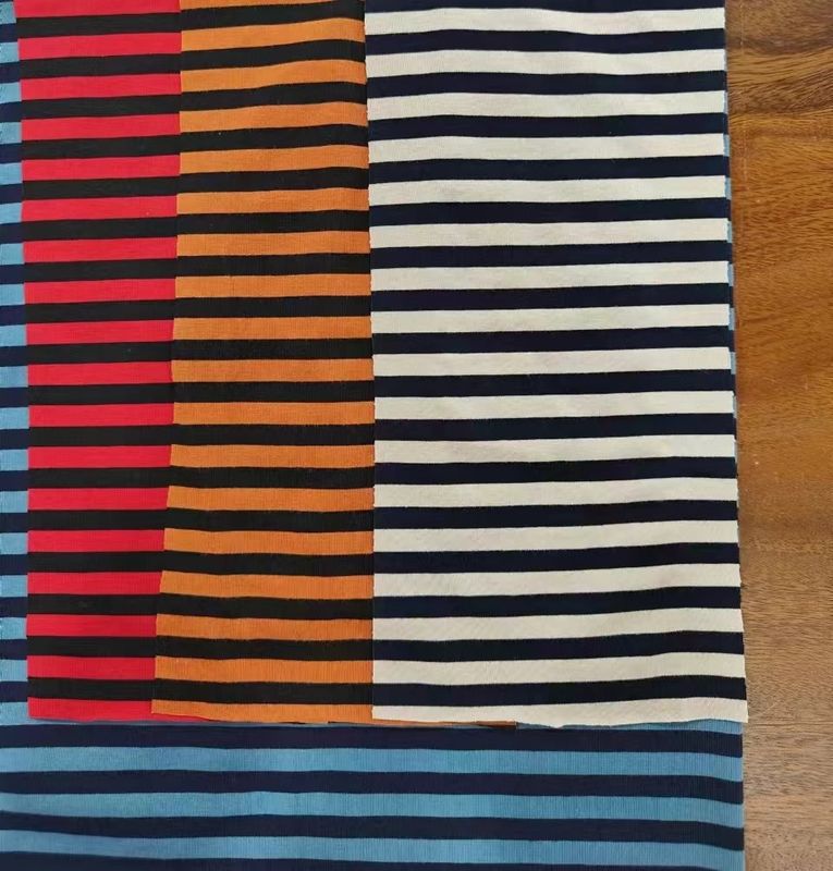 Tissu à rayures en coton doux et non facilement déformé pour t-shirt