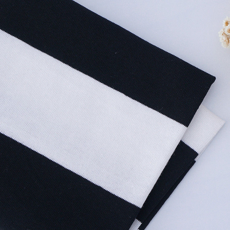 Tissu de coton rayé doux et respirant et durable pour chemise à manches longues