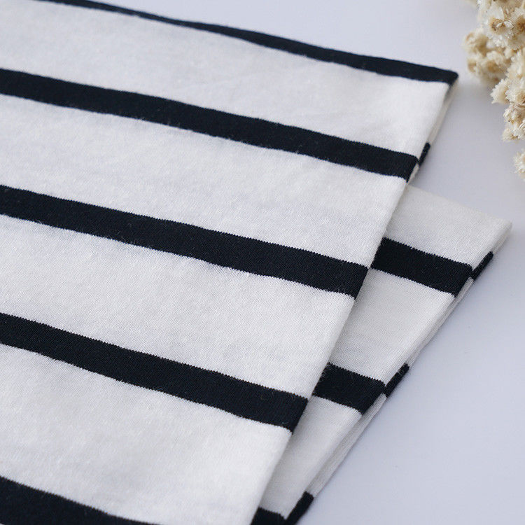 Absorption douce et humide Facile à entretenir Tissu tricoté rayé pour combinaison de sport