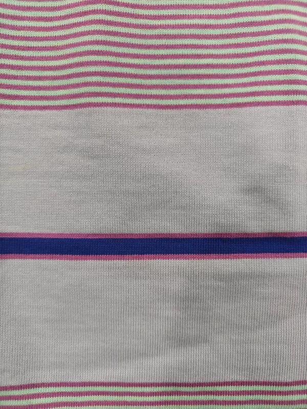 Tissu tricoté à rayures doux et confortable et respirant pour t-shirt décontracté