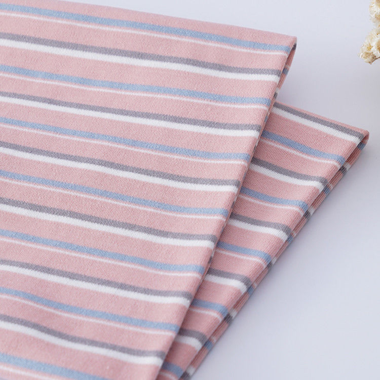 Tissu teinté en fil, confortable, respirant et doux, tissus tricotés rayés pour T-shirt.