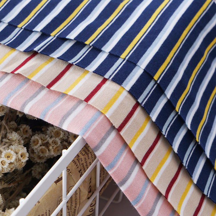 Tissu teinté en fil, confortable, respirant et doux, tissus tricotés rayés pour T-shirt.