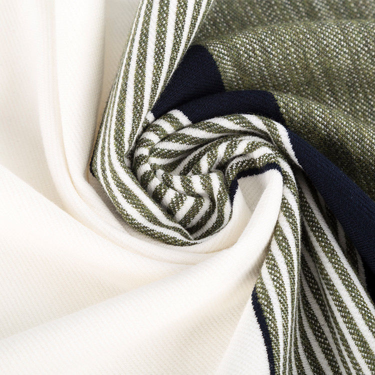 Tissu de coton rayé doux et respirant pour le port occasionnel avec texture en bambou denim