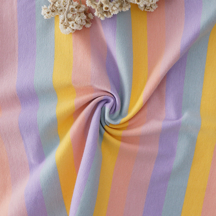 Bonne texture, respirante, saine et sûre, et un tissu tricoté rayé unique pour le T-shirt
