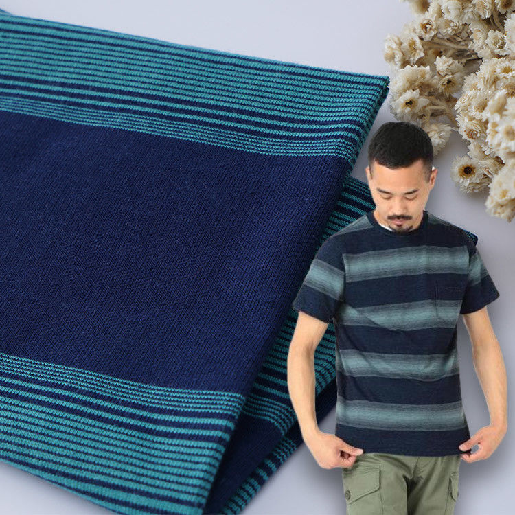 Tissu en matériau flexible à rayures confortable et respectueux de la peau