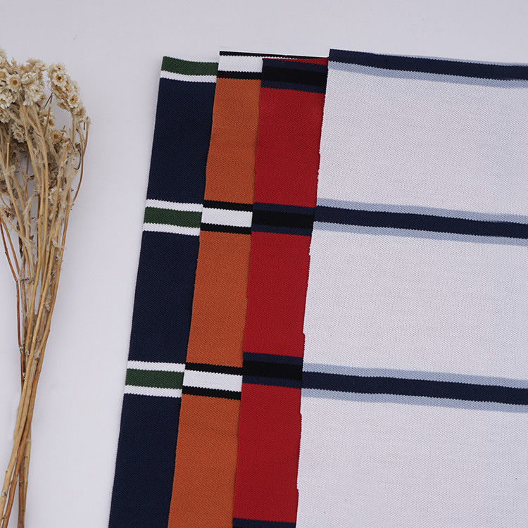 Tissu tricoté rayé résistant à l'humidité et durable pour vêtements à texture unique