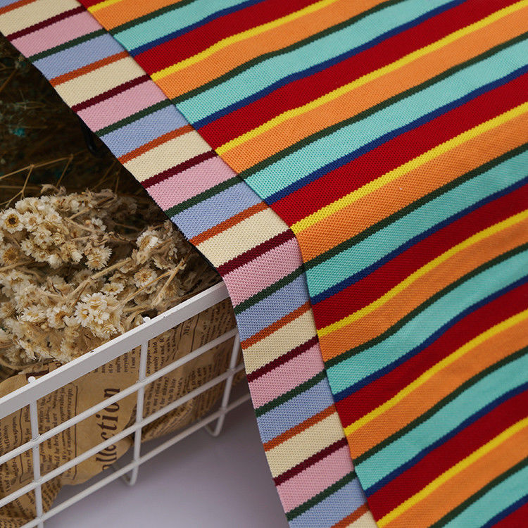 Tissu tricoté à rayures douces et résistantes à l'humidité pour le port occasionnel