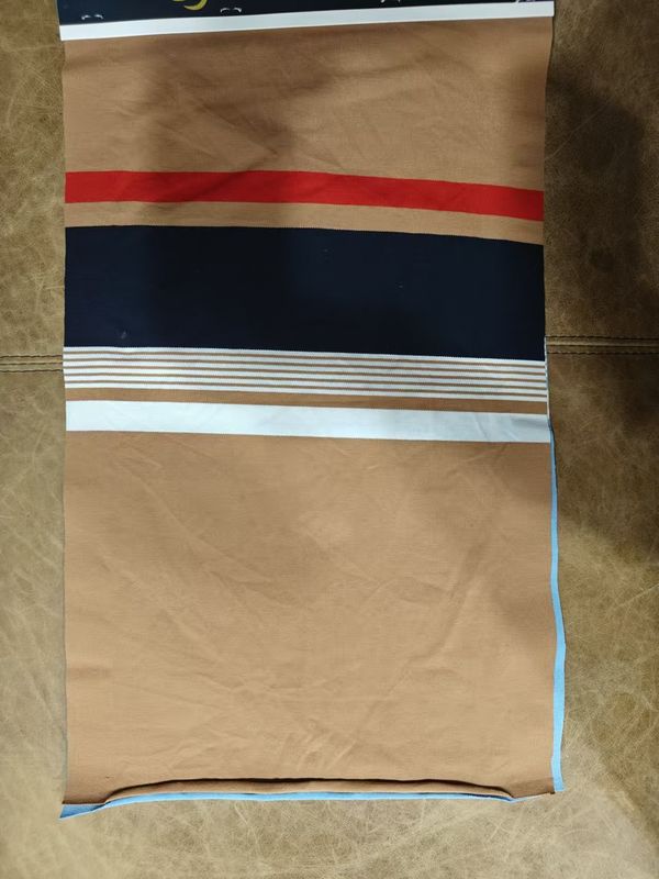 Tissu de matériau rayé élégant et confortable pour polo