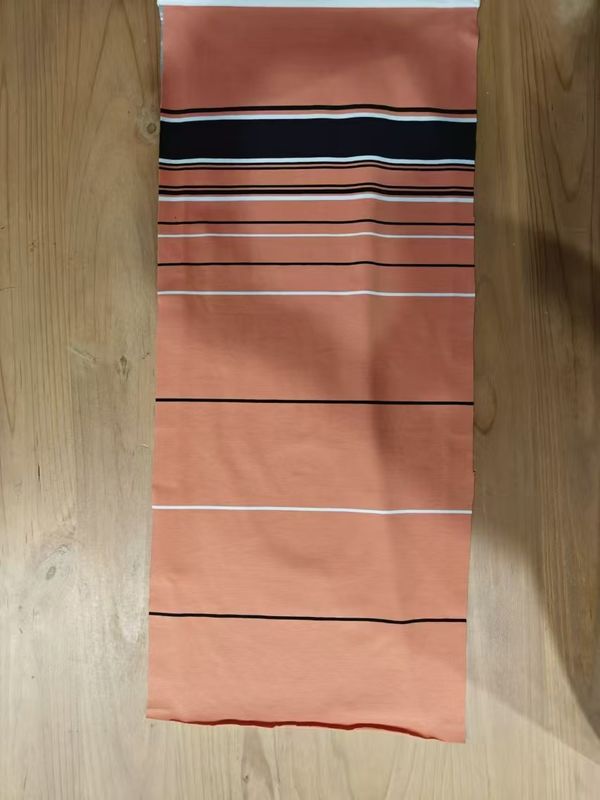 Souple et confortable, durable et lisse Tissu à rayures élégantes pour T-shirt
