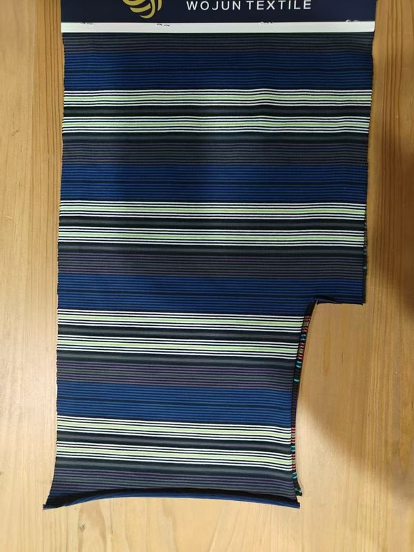 Tissu tricoté à rayures douces, confortable et absorbant la sueur