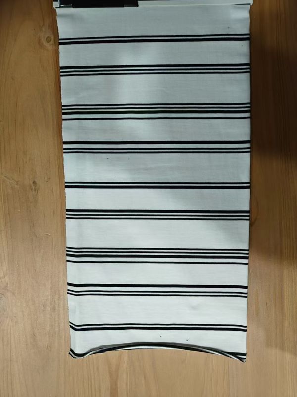 Tissu simple et doux et confortable en t-shirt à rayures