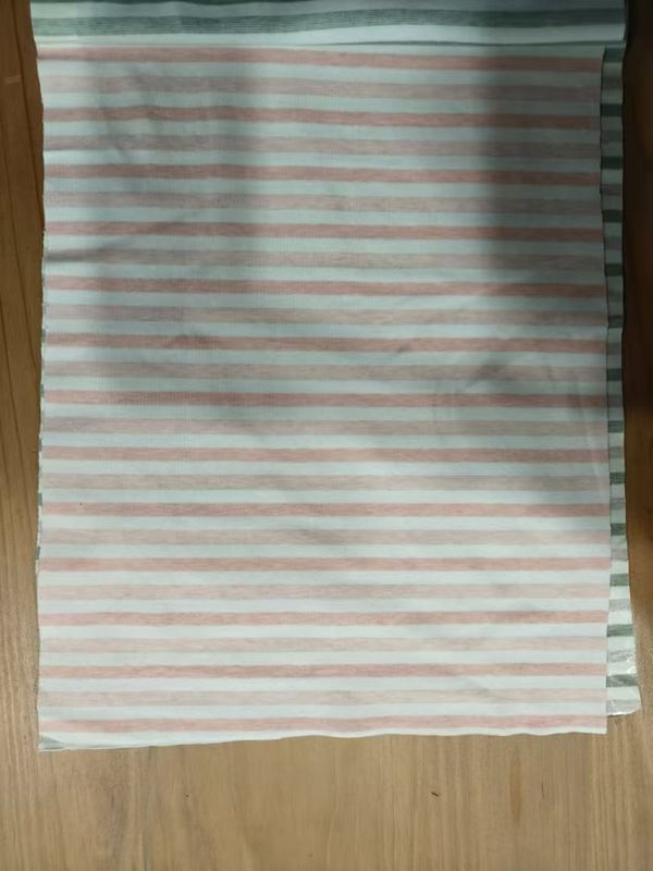 Tissu en matériau rayé résistant à l'usure et doux, respirant et durable, destiné à l'usure occasionnelle