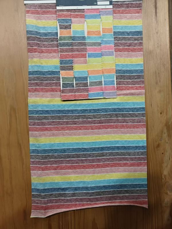 Tissu à rayures douces et résistant aux rides pour t-shirt