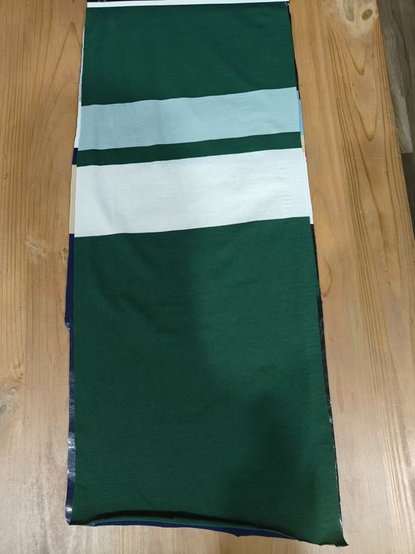 Tissu à tricot à rayures et à grains clairs confortables pour polo