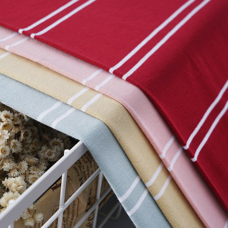 Tissu tricoté rayé doux et lisse et respirant pour T-shirt