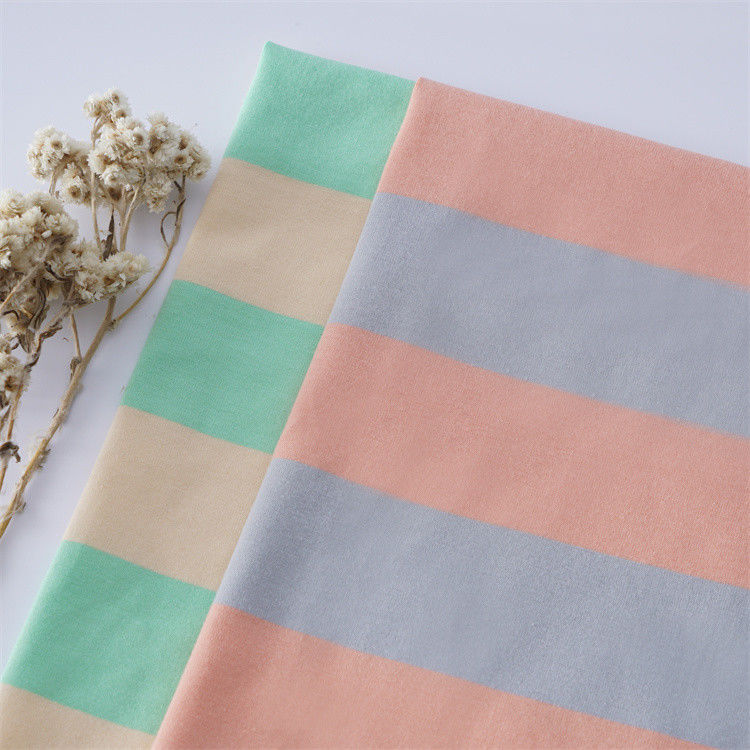 Tissu tricoté à rayures naturel multicolore et doux et respirant pour T-shirt