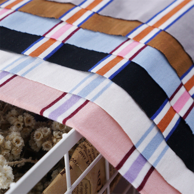 Tissu tricoté à rayures pour t-shirt en coton multicolore et à la mode