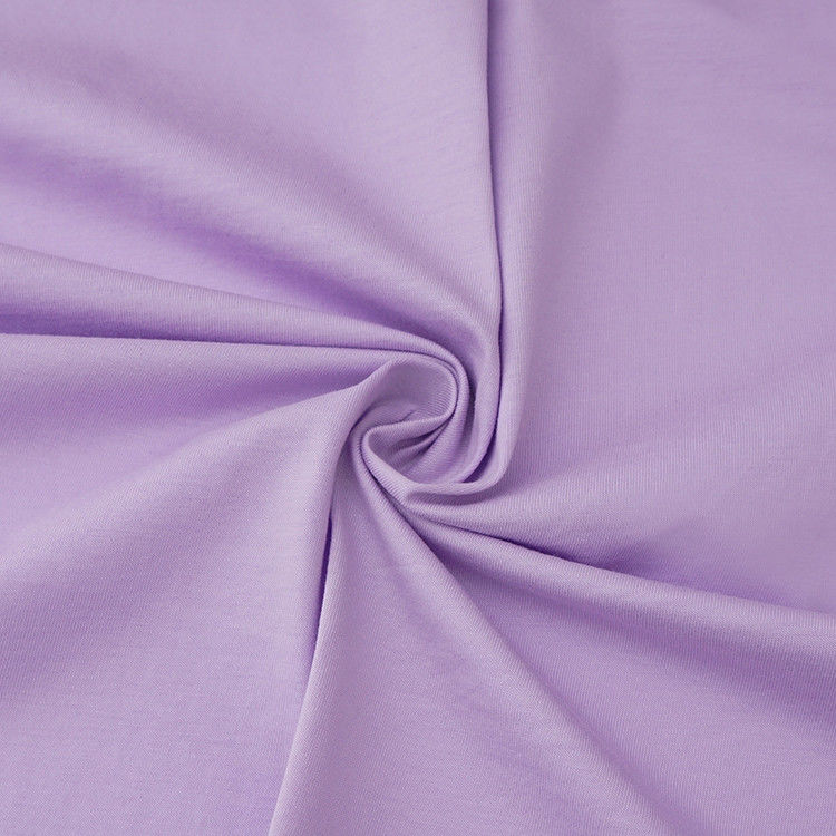 Tissu de T-shirt en coton doux et propre à la peau et simple et généreux