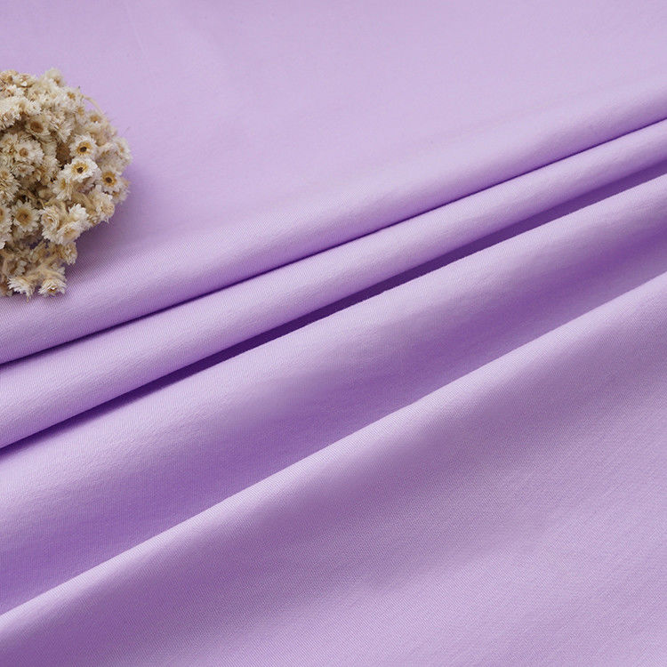 Tissu de T-shirt en coton doux et propre à la peau et simple et généreux