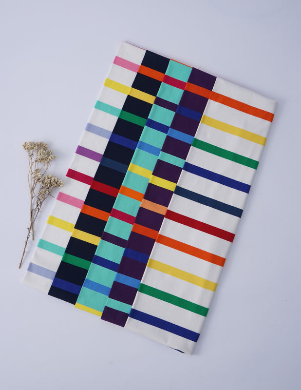 Facile à entretenir, résistant à l'usure et respirant, tissu de matériau à rayures classique pour un usage occasionnel