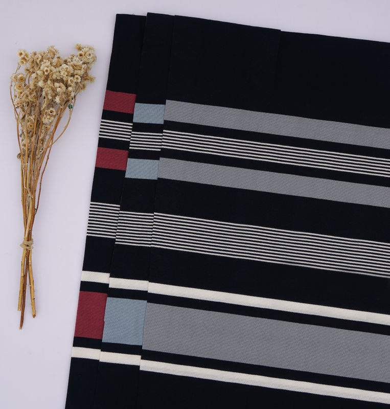 Tissu tricoté hygroscopique à rayures confortable et sain pour la peau