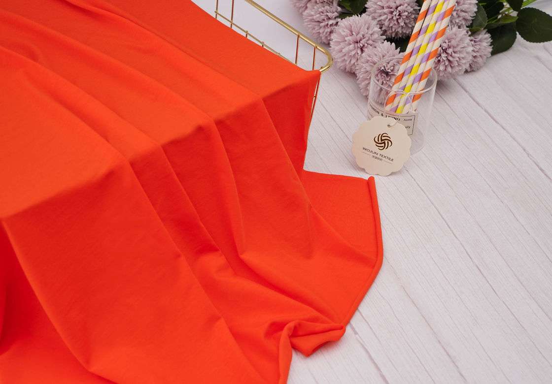 Tissu tricoté rayé naturel haut de gamme brillant confortable respirant pour T-shirt