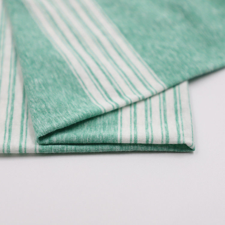 Délicat et confortable beau et simple Tissu tricoté rayé pour T-shirt