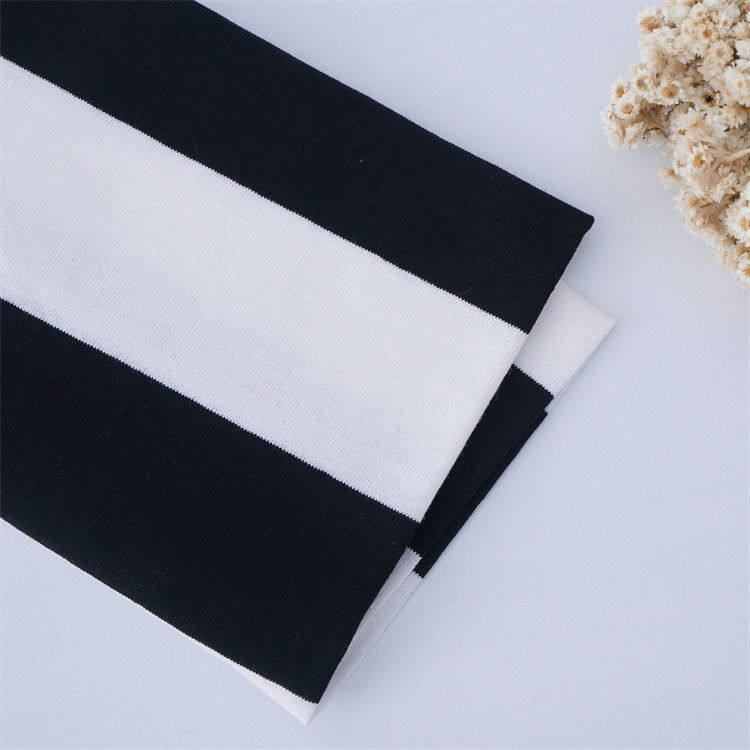 Tissu tricoté à rayures doux, confortable et absorbant la sueur