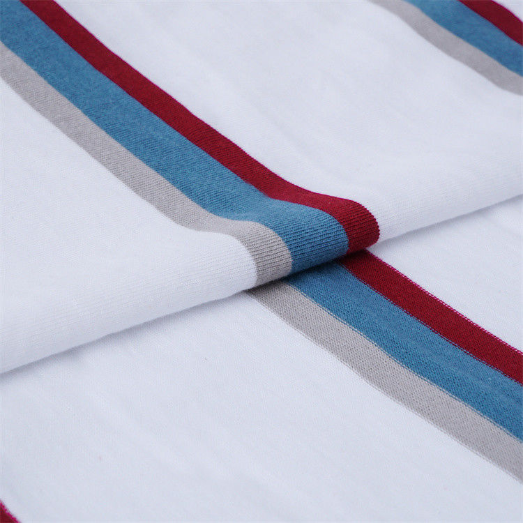 Naturel et confortable Tissu tricoté à rayures douces et lisses pour le port décontracté