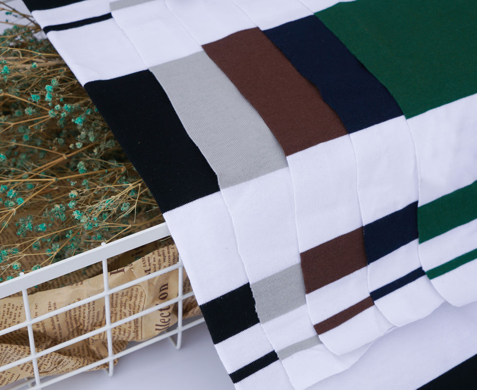 Tissu tricoté lisse et confortable et propre à la peau