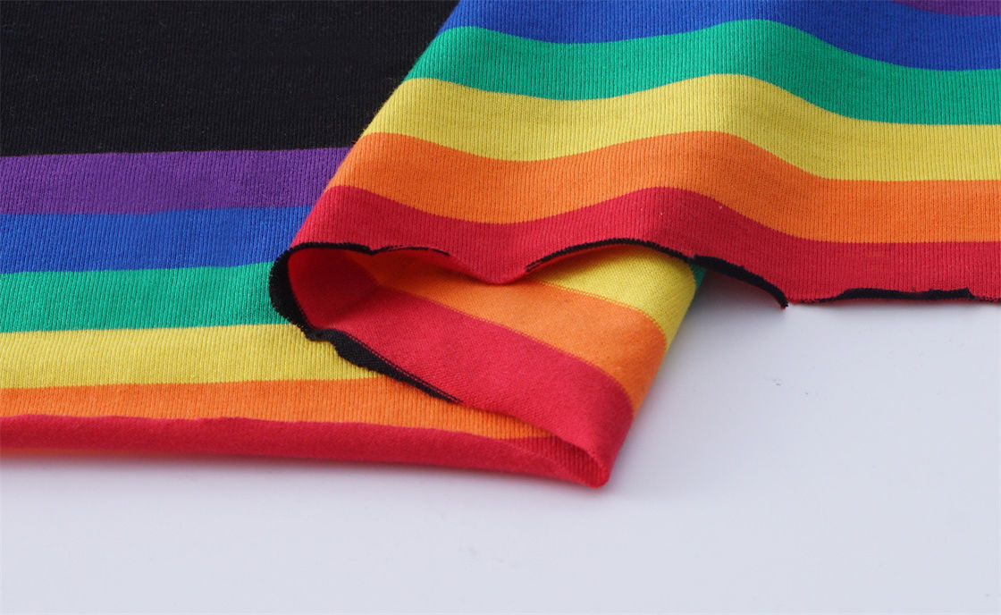 Tissu de matériau naturel à rayures confortable et élégant pour T-shirt