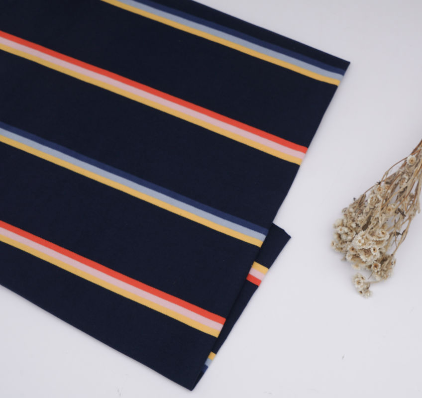 Tissu tricoté à rayures confortable et naturel, sain pour la peau