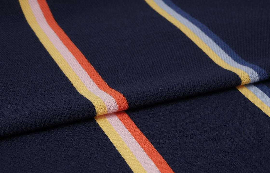 Tissu tricoté à rayures confortable et naturel, sain pour la peau