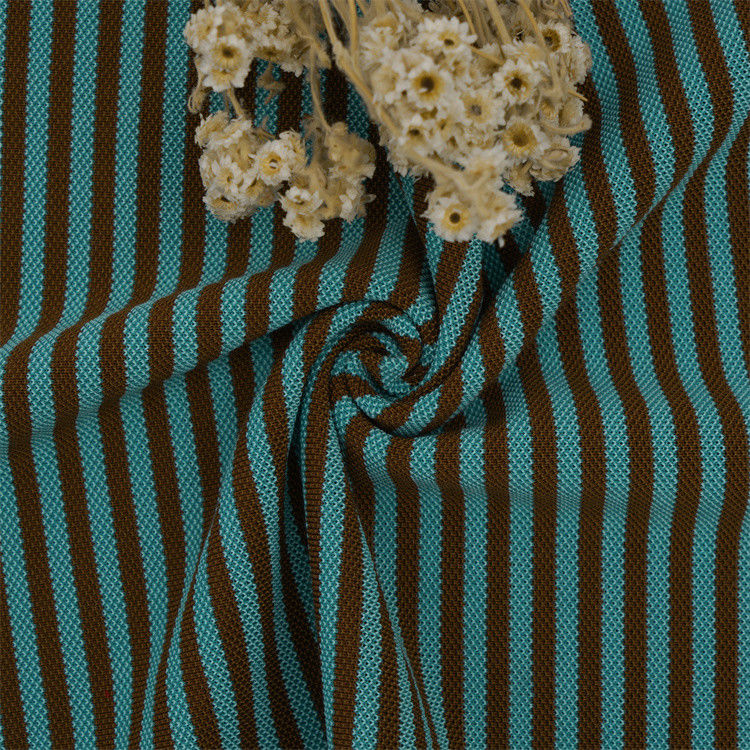 Tissu tricoté à rayures rafraîchissantes et anti-rides confortable et propre à la peau pour T-shirt