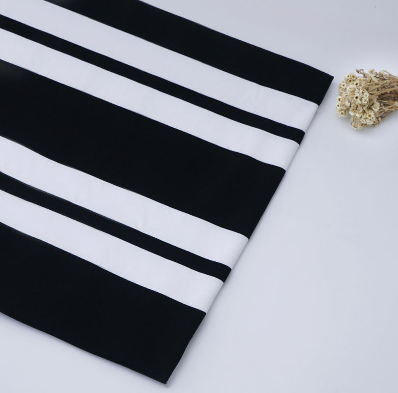 Tissu tricoté à rayures pour le port occasionnel