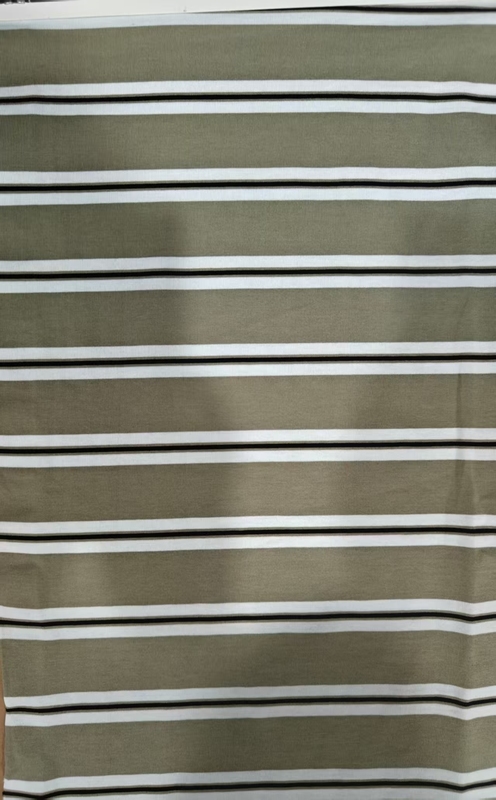 Confortable et durable, tissu en maille rayée respirant et sain pour une tenue décontractée