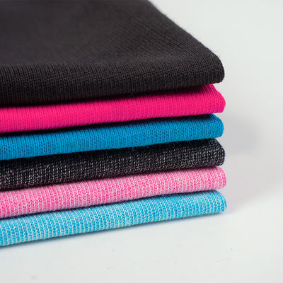 Le fil lavé qui respecte l'environnement de tissu de coton a teint doucement 180cm 230gsm pour le T-shirt