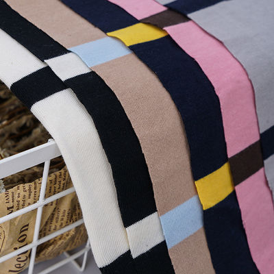 Un bon prix. Stylé et durable Confortable et à double fil T-shirt en coton rayé en ligne