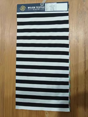 Un bon prix. Tissu tricoté rayé respirant, écologique et naturel, propre à la peau en ligne