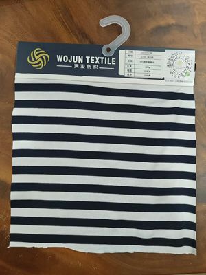 Tissu à rayures douces et douces pour le port occasionnel