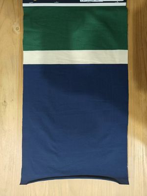 Un bon prix. Tissu de matériau rayé respirant confortable et résistant à l'usure pour polo en ligne