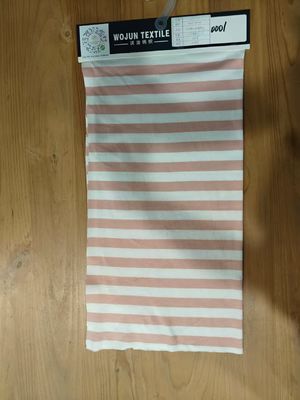 Un bon prix. Tissus en matériau rayé doux et respirant, adapté à la peau, pour le port occasionnel en ligne