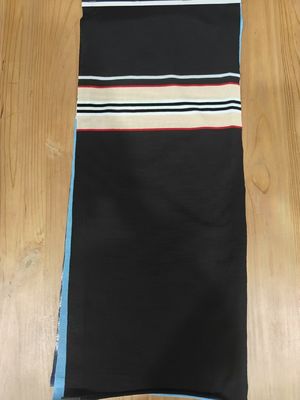 Un bon prix. Tissus tricotés à rayures souples et élastiques de bonne qualité pour le port occasionnel en ligne