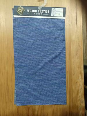 Un bon prix. Tissu lisse et résistant à l'usure et à rayures douces pour polo en ligne