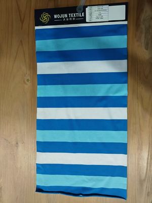 Un bon prix. Tissu de matériau plat et respirant confortable et rayé pour polo en ligne